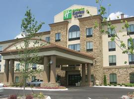 Holiday Inn Express & Suites - Cleveland Northwest, an IHG Hotel, family hotel in Cleveland