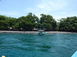 Gili Lampu Homestay, holiday rental in Labuhan Pandan