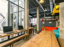 Black Swan Hostel Sevilla