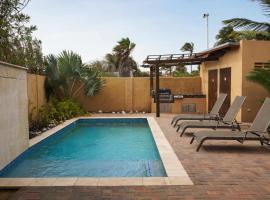 NICE HOUSE WITH PRIVATE POOL IN GOLD COAST, Ferienhaus in Palm/Eagle Beach