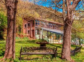 La Rovirota, Casa Solar, hotel v destinaci Riudaura