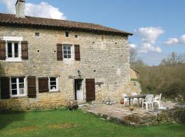 Stunning Home In Beaulieu Sur Sonnette With Kitchen, hotelli kohteessa Beaulieu-sur-Sonnette