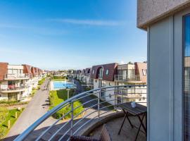Modern Apartment with Terrace & public Pool, hotell i Bredene