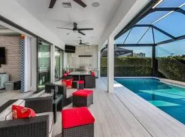 BEACH 5 MIN. WALK-LUXURIOUS MODERN POOL HOME