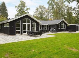 14 person holiday home in Str by, cottage a Strøby