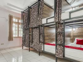 RedDoorz Hostel @ Feliz Noche Cengkareng, hotel di Jakarta