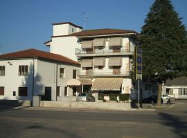Hotel Ristorante Da Gianni، فندق في Bovolone