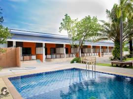 Staychill Resort, hotel in Uttaradit