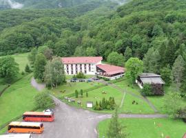 Hotel Mladost: Tjentište şehrinde bir havuzlu otel