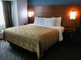 Quality Inn & Suites Watertown Fort Drum, hotell i Calcium