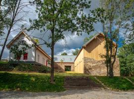Samota Hojšín, podeželska hiša v mestu Neustupov