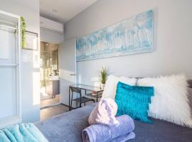 1 Private Double Bed with En-suite Bathroom in Sydney CBD near Train UTS DarlingHar&ICC&C hinatown - ROOM ONLY, hotel en Sídney