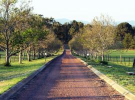 Blueberry Hill Vineyard Stay: Rothbury şehrinde bir otel