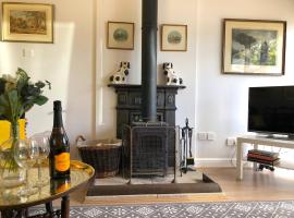 The View Cottage - Tennis Court - Nr Frome, Longleat, cabaña en Frome