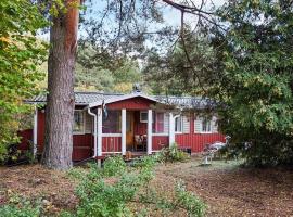 6 person holiday home in SORUNDA, boende vid stranden i Norra Svärdsö