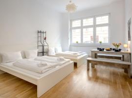 Newton-Appartement mit 3 Schlafzimmern, Hotel in Berlin