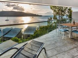 Waves 5 Luxury 3 Bedroom Breathtaking Ocean Views Central Location, hotel Hamilton Islandben