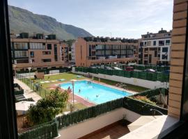La Xalda, apartamento con piscina a 10 km de Llanes VUT-687-AS, hotel in Llanes