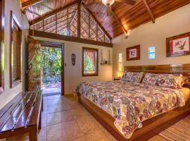 Caribe Town Bungalows, hotell i Puerto Viejo