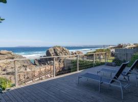 Picnic Rock Seaside Accommodation, villa em Keurboomstrand