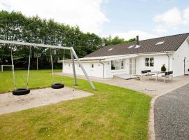 12 person holiday home in Eg, hotell i Åstrup