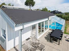8 person holiday home in Ebeltoft, hotel di Ebeltoft