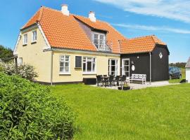 6 person holiday home in Skagen, hotel sa parkingom u gradu Hulsig