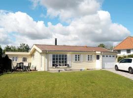 Three-Bedroom Holiday home in Frørup 3, hotell i Tårup