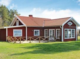 5 person holiday home in MARIESTAD, cabaña en Lugnås
