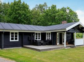 6 person holiday home in L s، فندق في Læsø