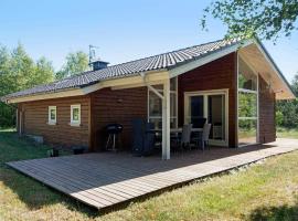 6 person holiday home in Ringk bing, hytte i Ringkøbing