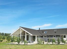 8 person holiday home in V ggerl se, παραθεριστική κατοικία σε Bøtø By
