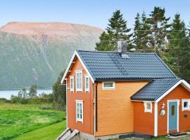 Three-Bedroom Holiday home in Gullesfjord: Flesnes şehrinde bir villa