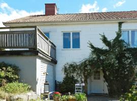 One-Bedroom Holiday home in Lysekil 9, tradicionalna kućica u gradu 'Lysekil'