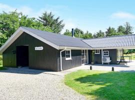 8 person holiday home in Bl vand, hotel a Blåvand