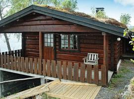 Two-Bedroom Holiday home in Surna – hotel z parkingiem w mieście Surnadal