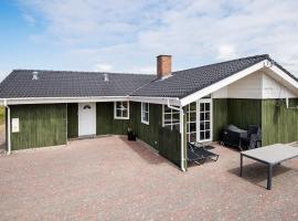 8 person holiday home in R m, Strandhaus in Bolilmark