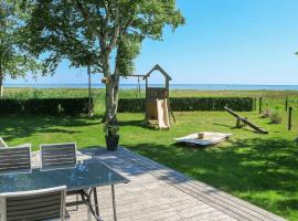 5 person holiday home in Hadsund, cabana o cottage a Helberskov