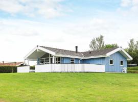 8 person holiday home in Rudk bing, familiehotel i Spodsbjerg