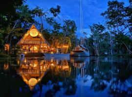 Boatique Hotel and Marina, cheap hotel in Rio Dulce