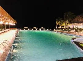 ARIA RESORT-FREE SWIMMING POOL, Relax by sea Hồ bơi miên phí và bãi tắm riêng, 40m ra biển