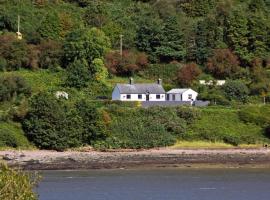 Cottage at Youghal Bridge, hotel near Templemichael Castle, DʼLoughtane Cross Roads