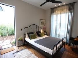 Zohara boutiqe suite, cottage in Caesarea