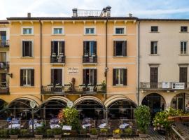 Flowers Apartments, apartment in Desenzano del Garda