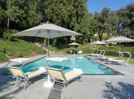 Villa Gerini Appartamenti indipendenti con piscina e ampi spazi, hotel in Ronta