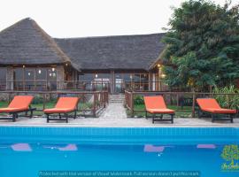 Ihamba Lakeside Safari Lodge, hotel cerca de Kilembe Copper Mine - Disused, Kahendero