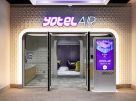 YOTELAIR Paris CDG - Transit Hotel - Terminal 2E、ロワシー・アン・フランスにあるパリ・シャルル・ド・ゴール空港 - CDGの周辺ホテル