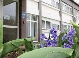 Hostel Rakitje-Rakitje za ulazak u hostel nazovite broj ispisan ispred vrata hostela