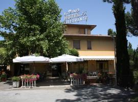 Hotel Ristorante Il Pino, hotell sihtkohas Chiusi