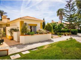 2bed 2ensuite bungalow private garden shared pool south facing covered terrace, hotel near Vale da Pinta Golf Course, Carvoeiro